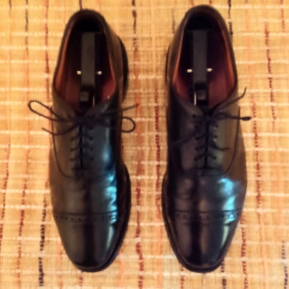 ALLEN EDMONDS EXCELLENT CONDITION BYRON MODEL BLACK LEATHER CAP TOE OXFORDS